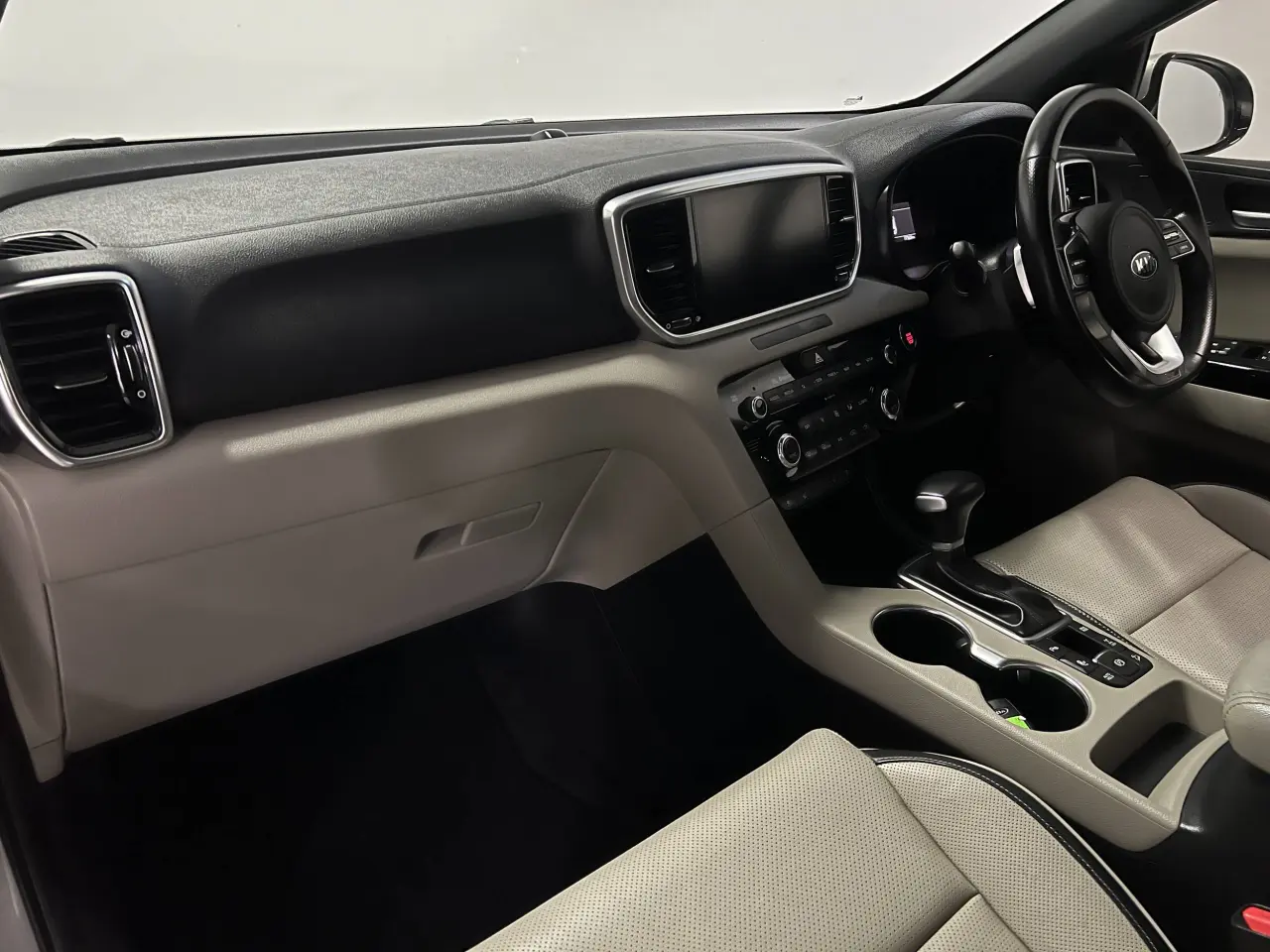 2018 KIA SPORTAGE Gallery Image 16