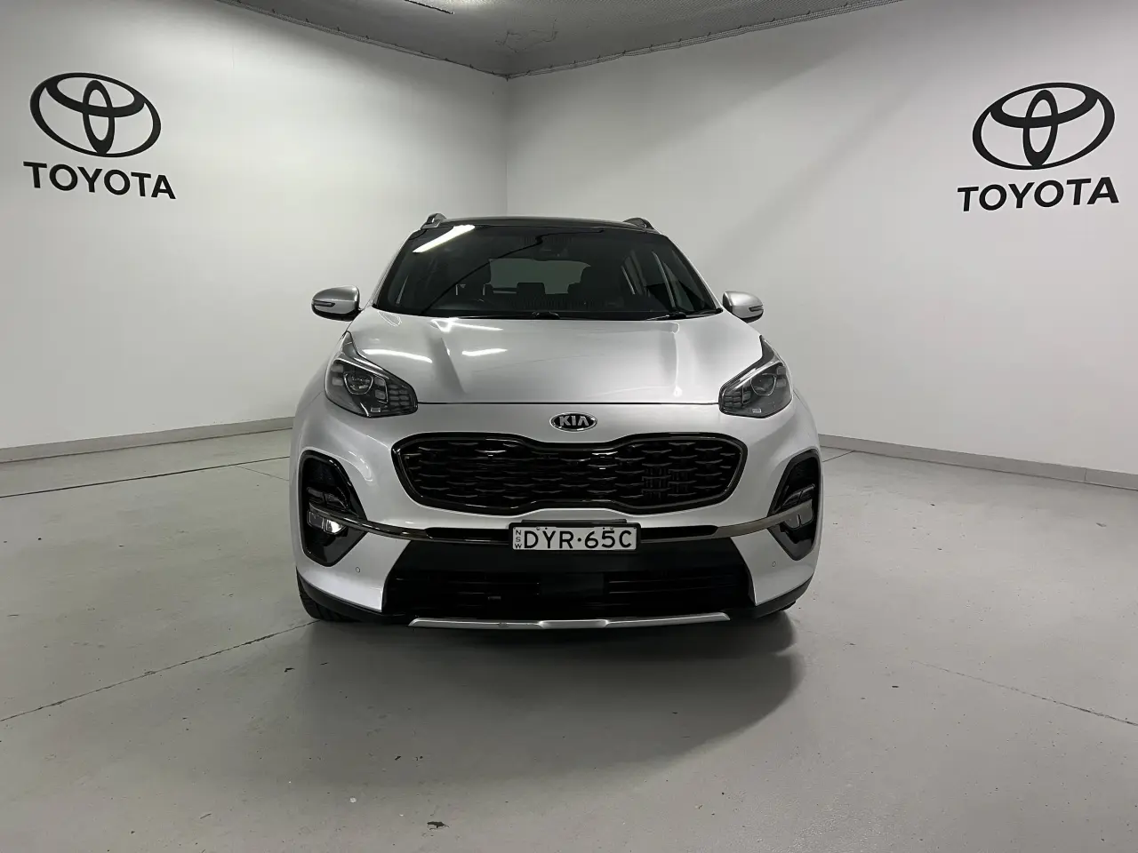 2018 KIA SPORTAGE Gallery Image 2