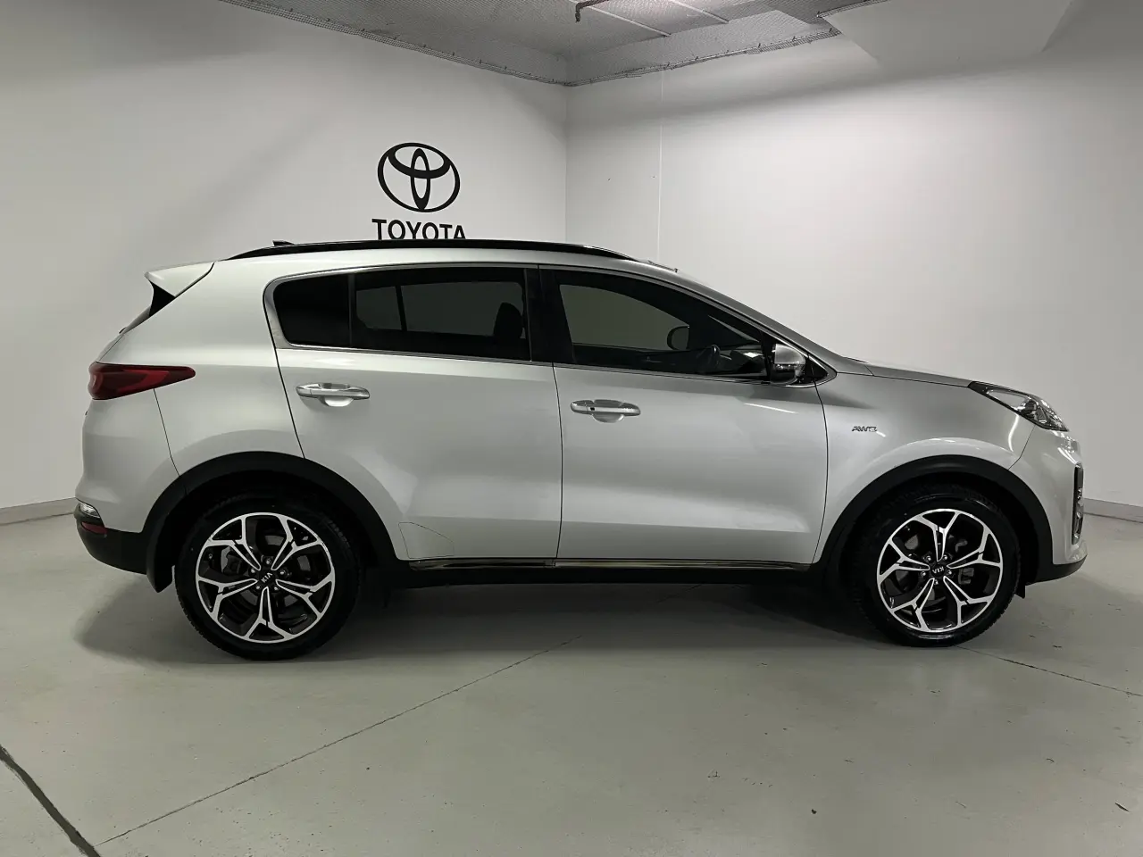 2018 KIA SPORTAGE Gallery Image 4