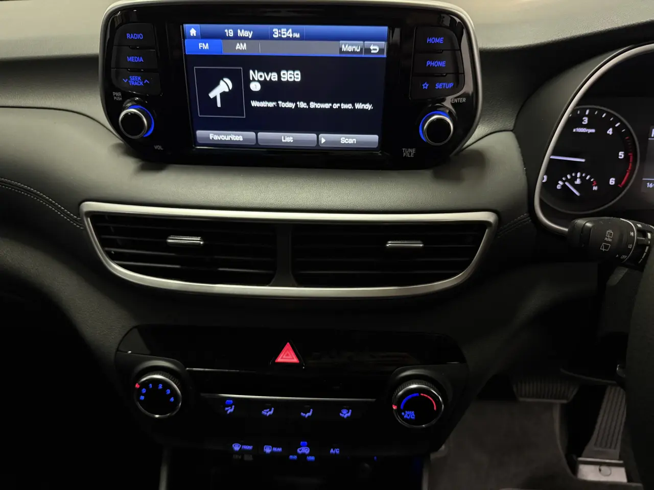 2018 HYUNDAI TUCSON Gallery Image 17