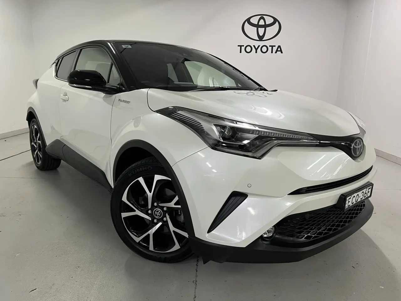2019 TOYOTA C-HR Gallery Image 1