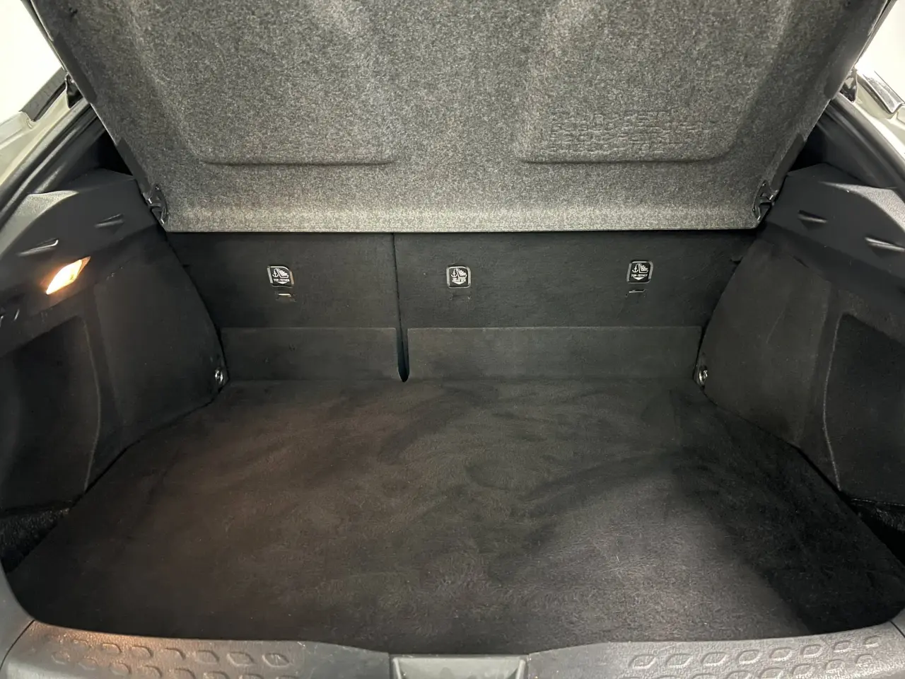 2019 TOYOTA C-HR Gallery Image 13