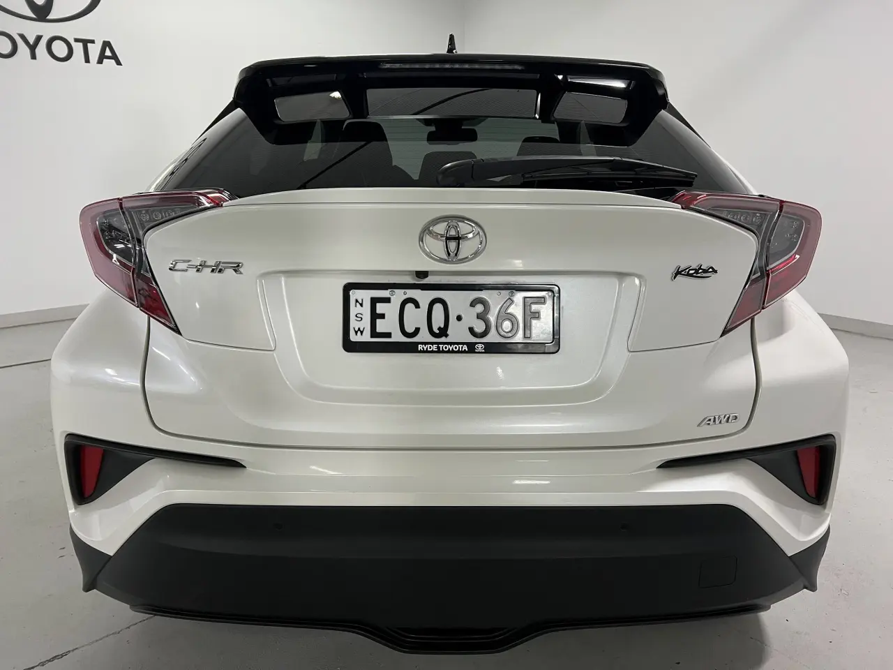 2019 TOYOTA C-HR Gallery Image 7