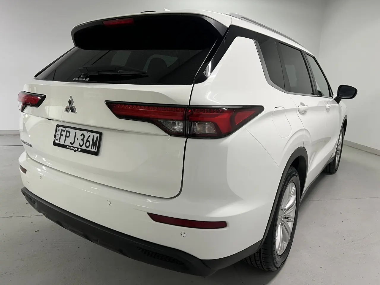 2022 MITSUBISHI OUTLANDER Gallery Image 10