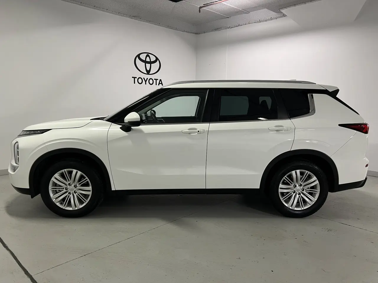 2022 MITSUBISHI OUTLANDER Gallery Image 9
