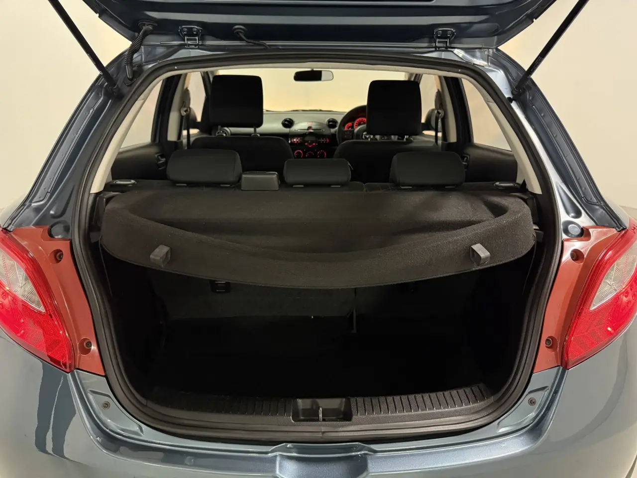 2014 MAZDA MAZDA2 Gallery Image 15