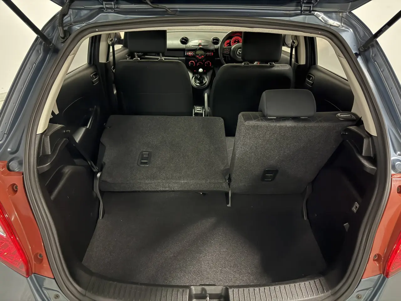 2014 MAZDA MAZDA2 Gallery Image 16