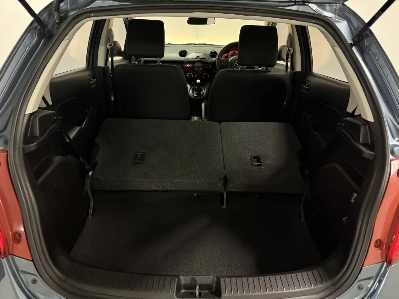 2014 MAZDA MAZDA2 Gallery Image 17