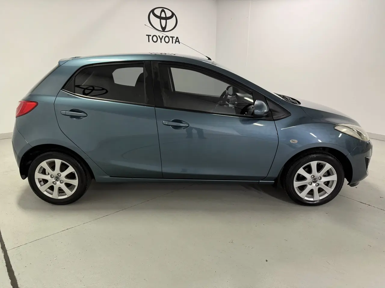 2014 MAZDA MAZDA2 Gallery Image 4