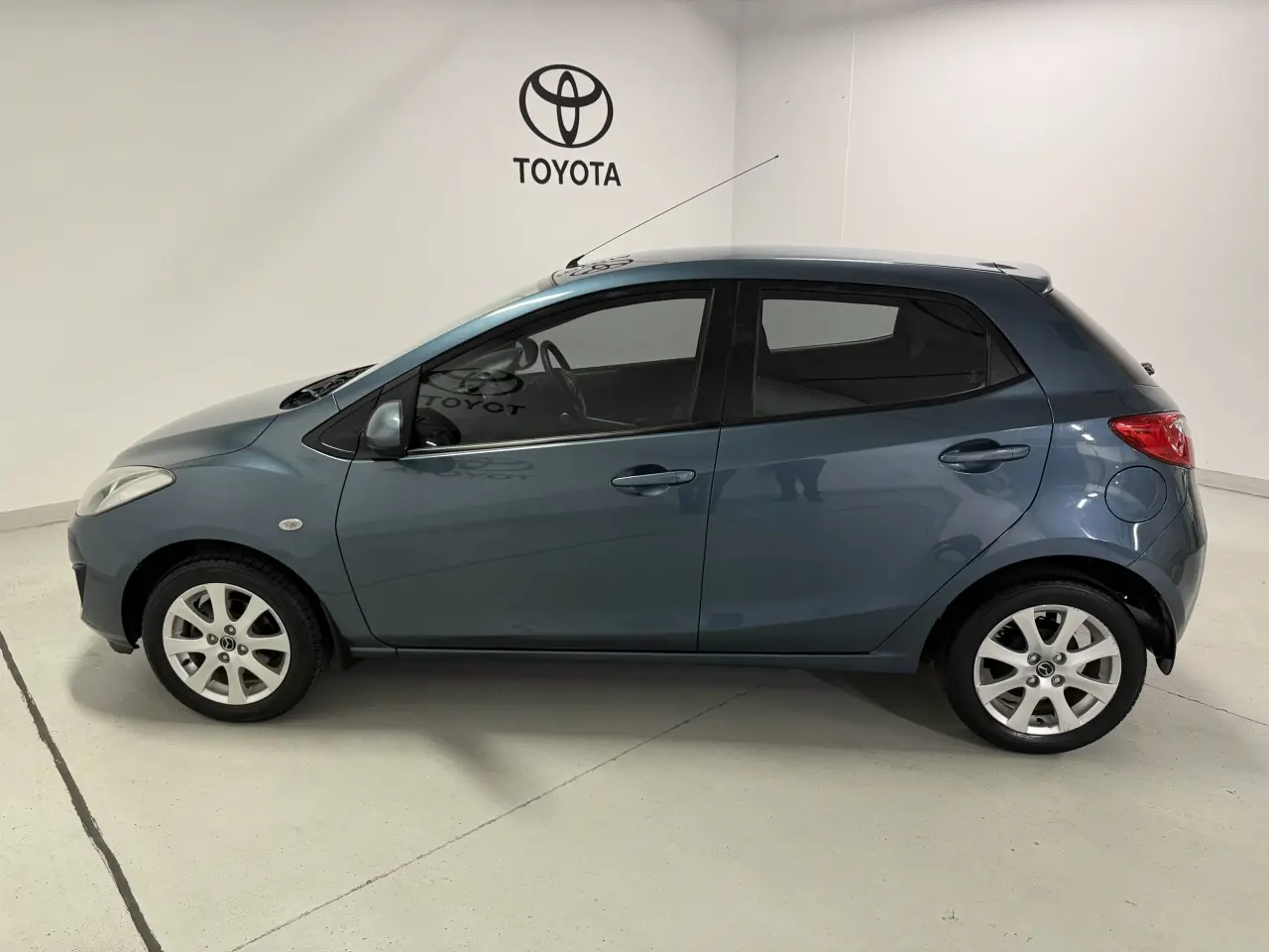 2014 MAZDA MAZDA2 Gallery Image 8