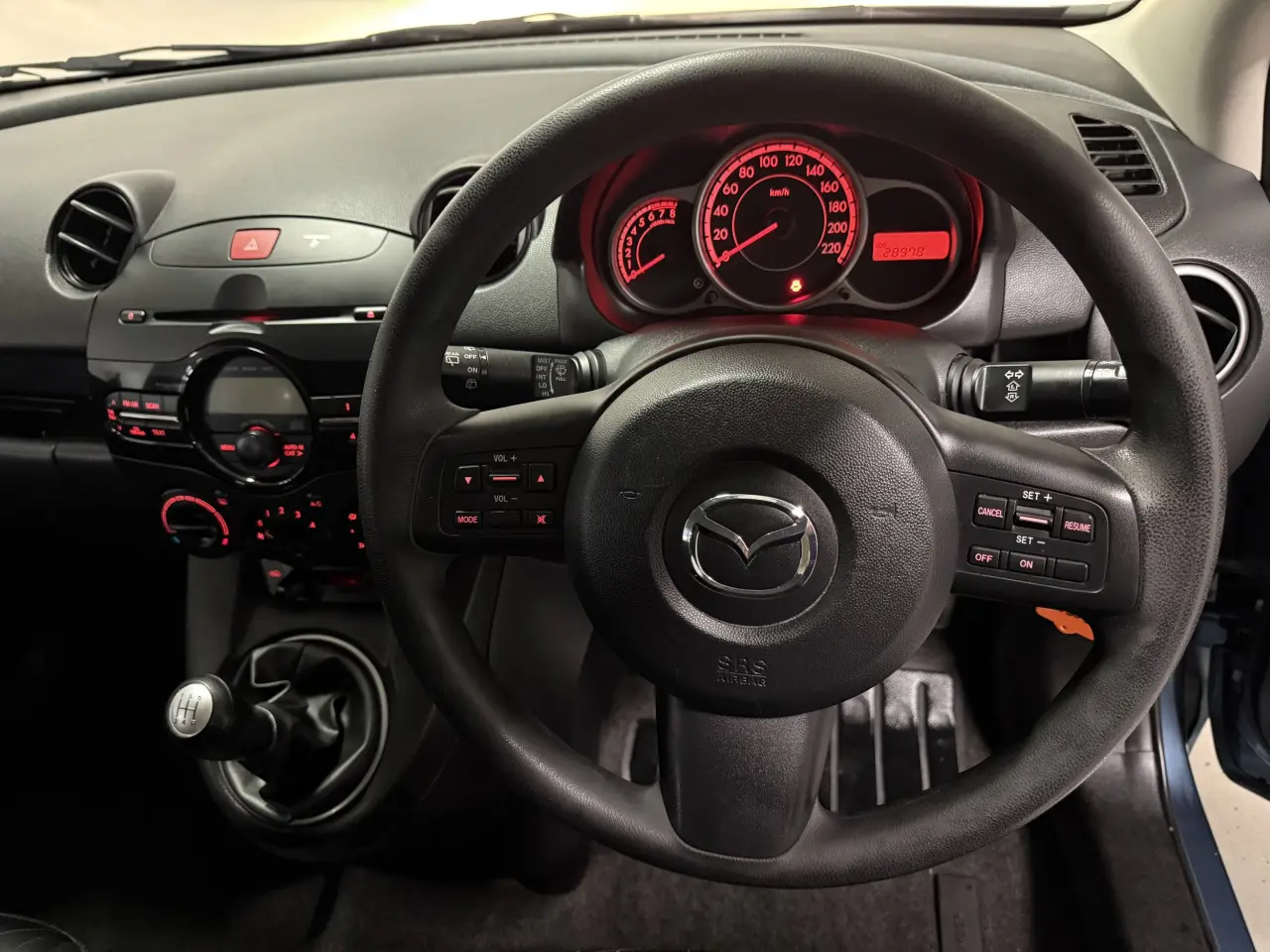 2014 MAZDA MAZDA2 Gallery Image 9