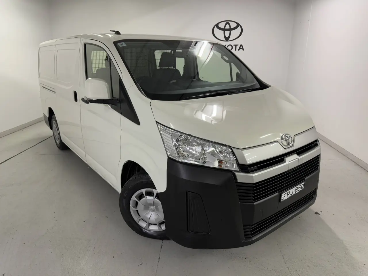2020 TOYOTA HIACE Gallery Image 1