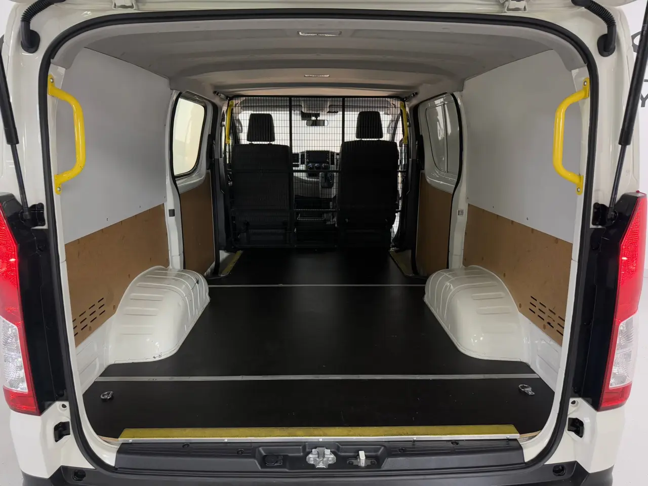 2020 TOYOTA HIACE Gallery Image 10