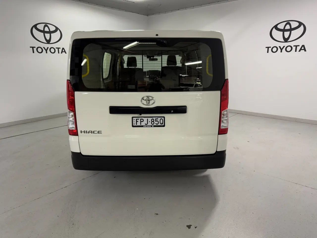 2020 TOYOTA HIACE Gallery Image 5