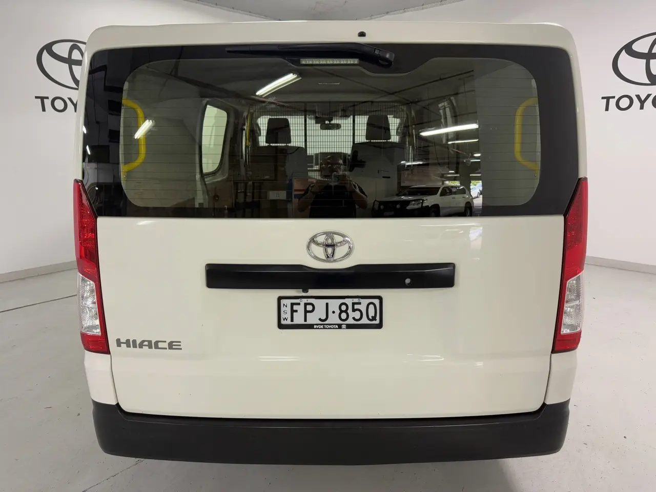 2020 TOYOTA HIACE Gallery Image 6