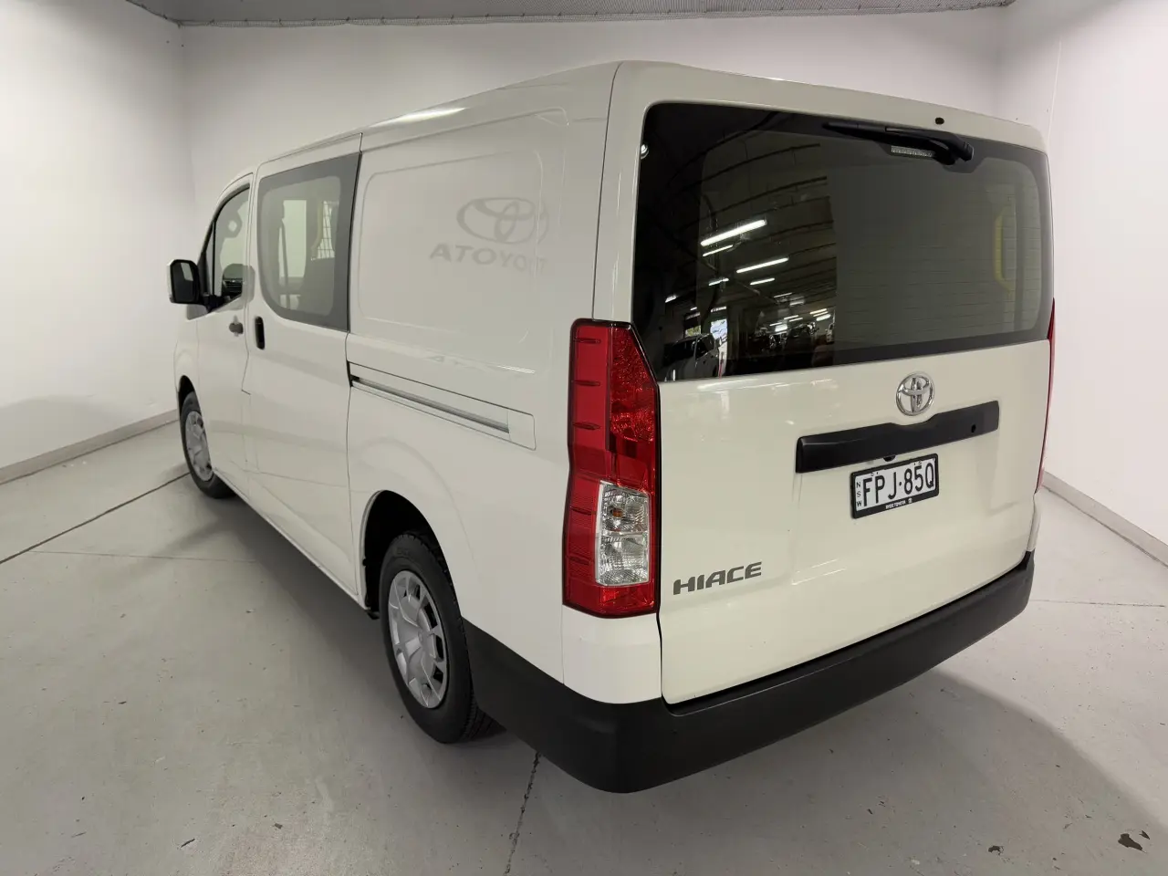 2020 TOYOTA HIACE Gallery Image 7