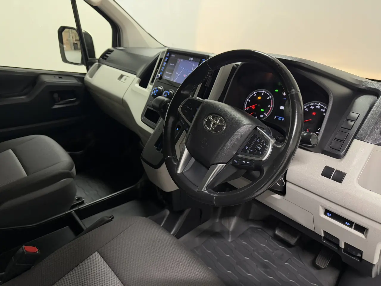 2020 TOYOTA HIACE Gallery Image 8