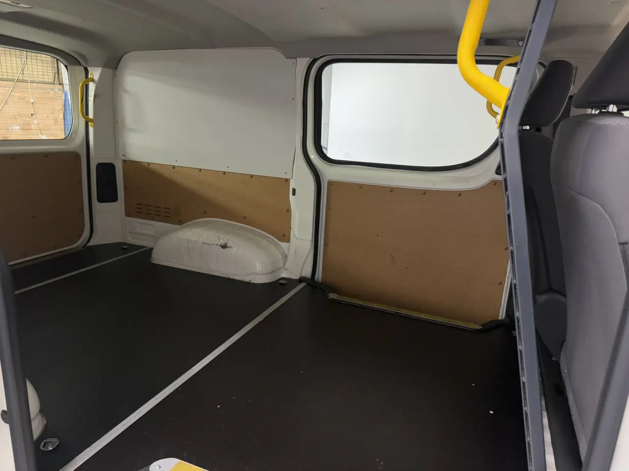 2020 TOYOTA HIACE Gallery Image 9