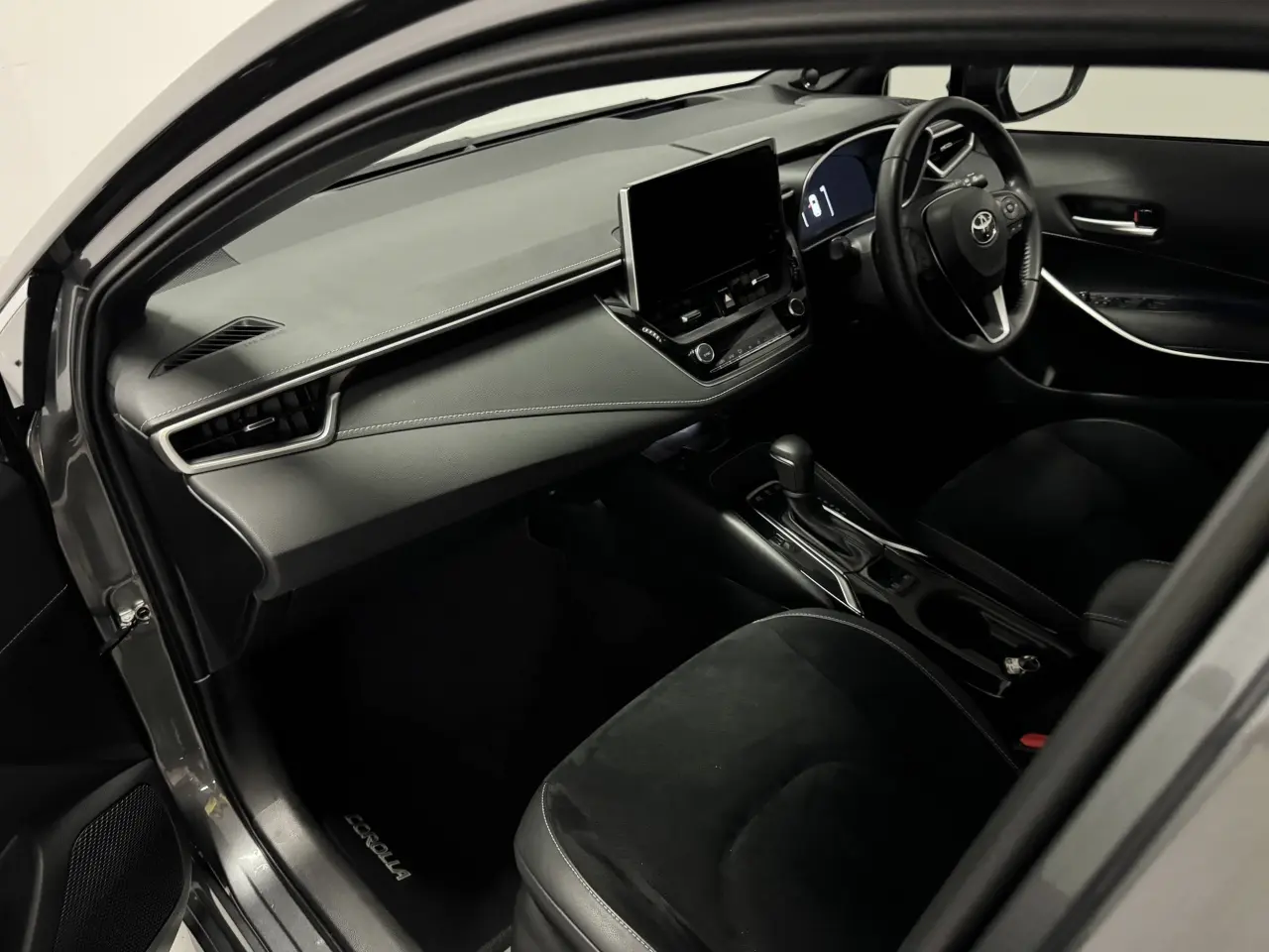 2023 TOYOTA COROLLA Gallery Image 13