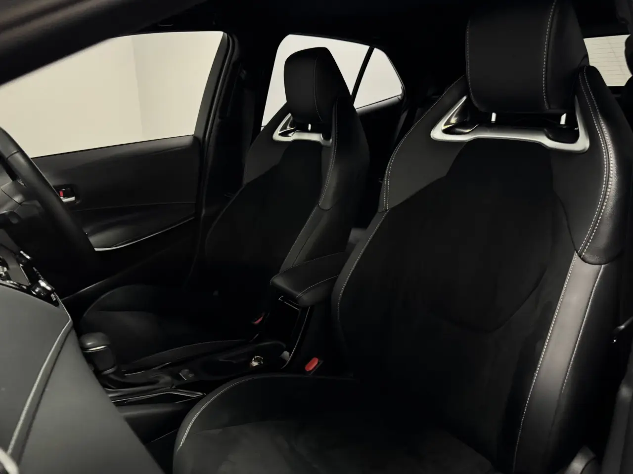 2023 TOYOTA COROLLA Gallery Image 14