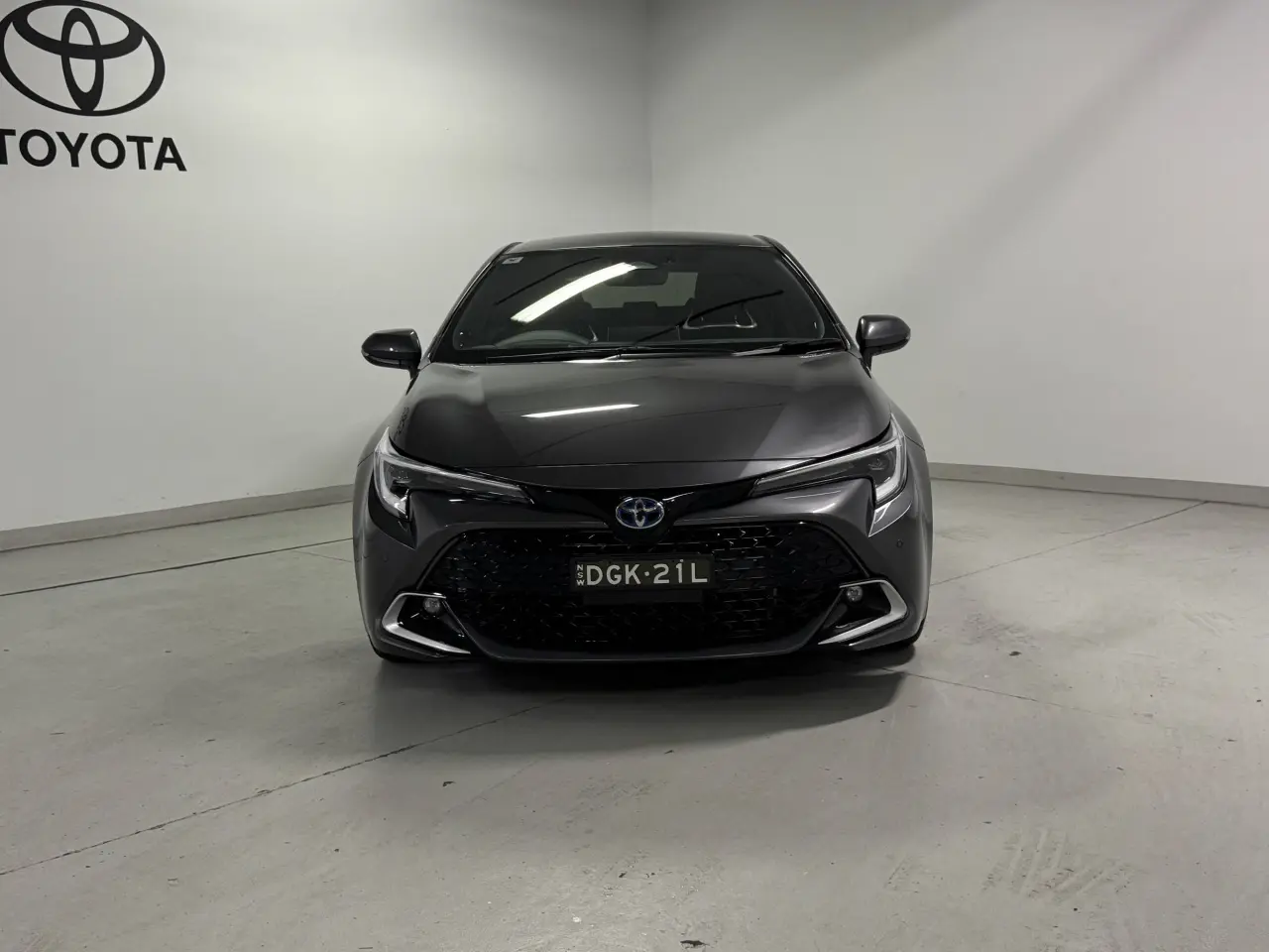 2023 TOYOTA COROLLA Gallery Image 2