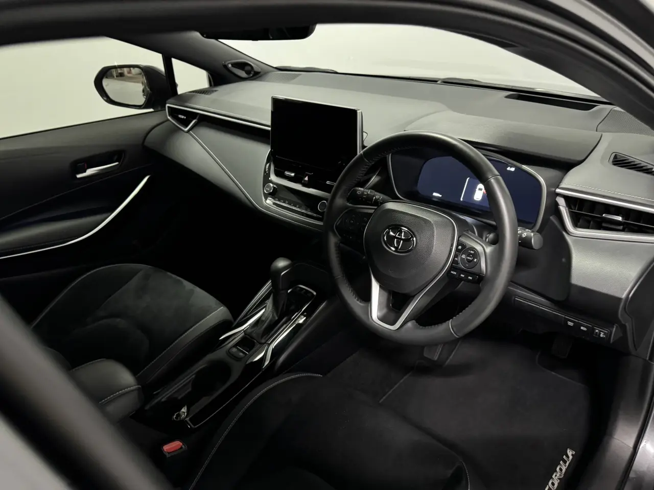 2023 TOYOTA COROLLA Gallery Image 9