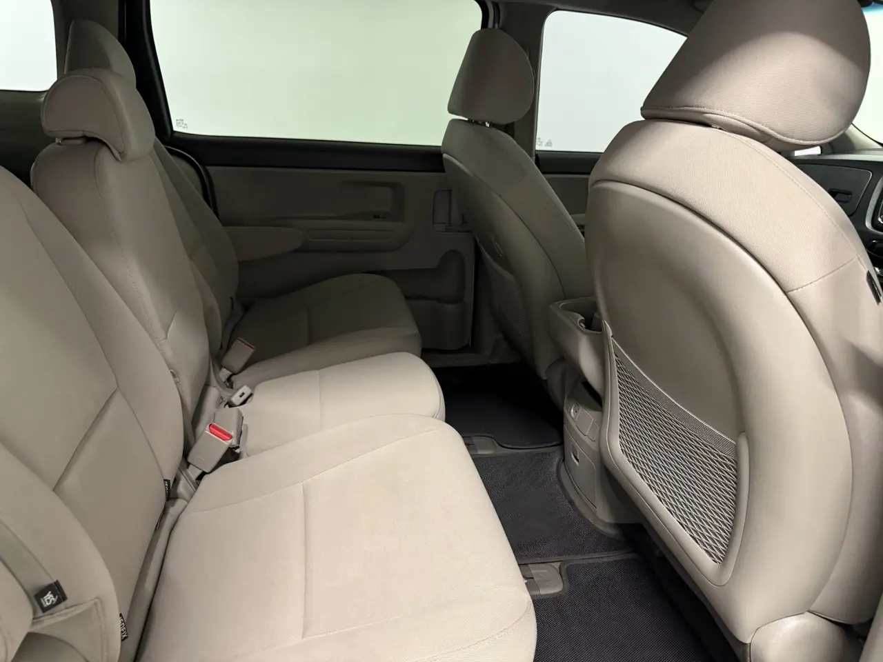 2019 KIA CARNIVAL Gallery Image 11