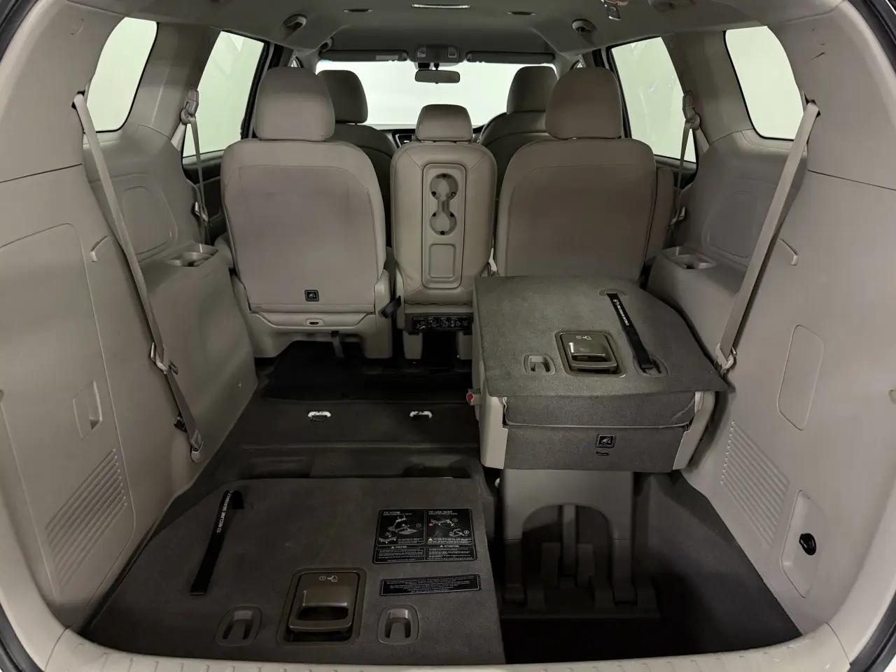 2019 KIA CARNIVAL Gallery Image 13