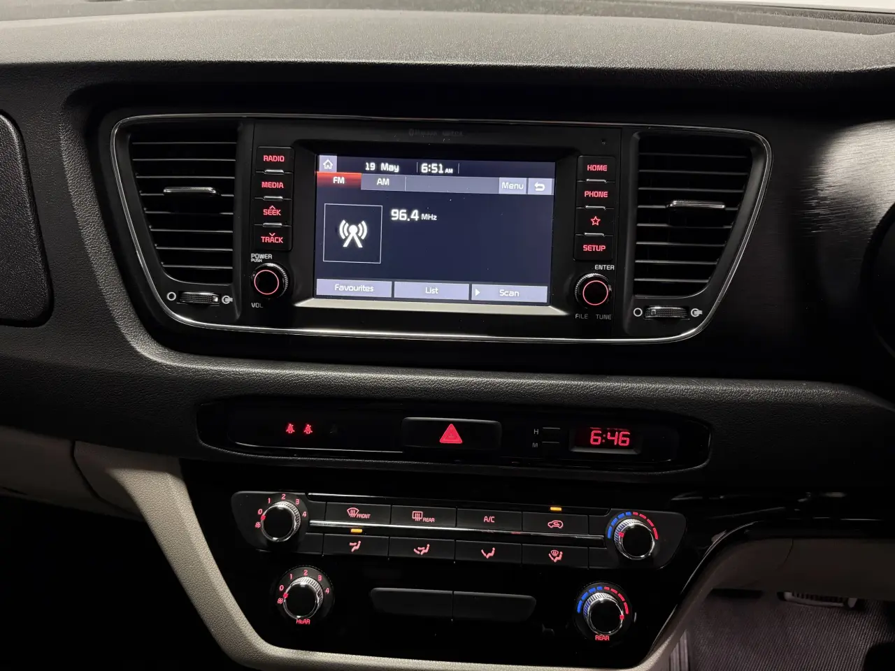 2019 KIA CARNIVAL Gallery Image 18