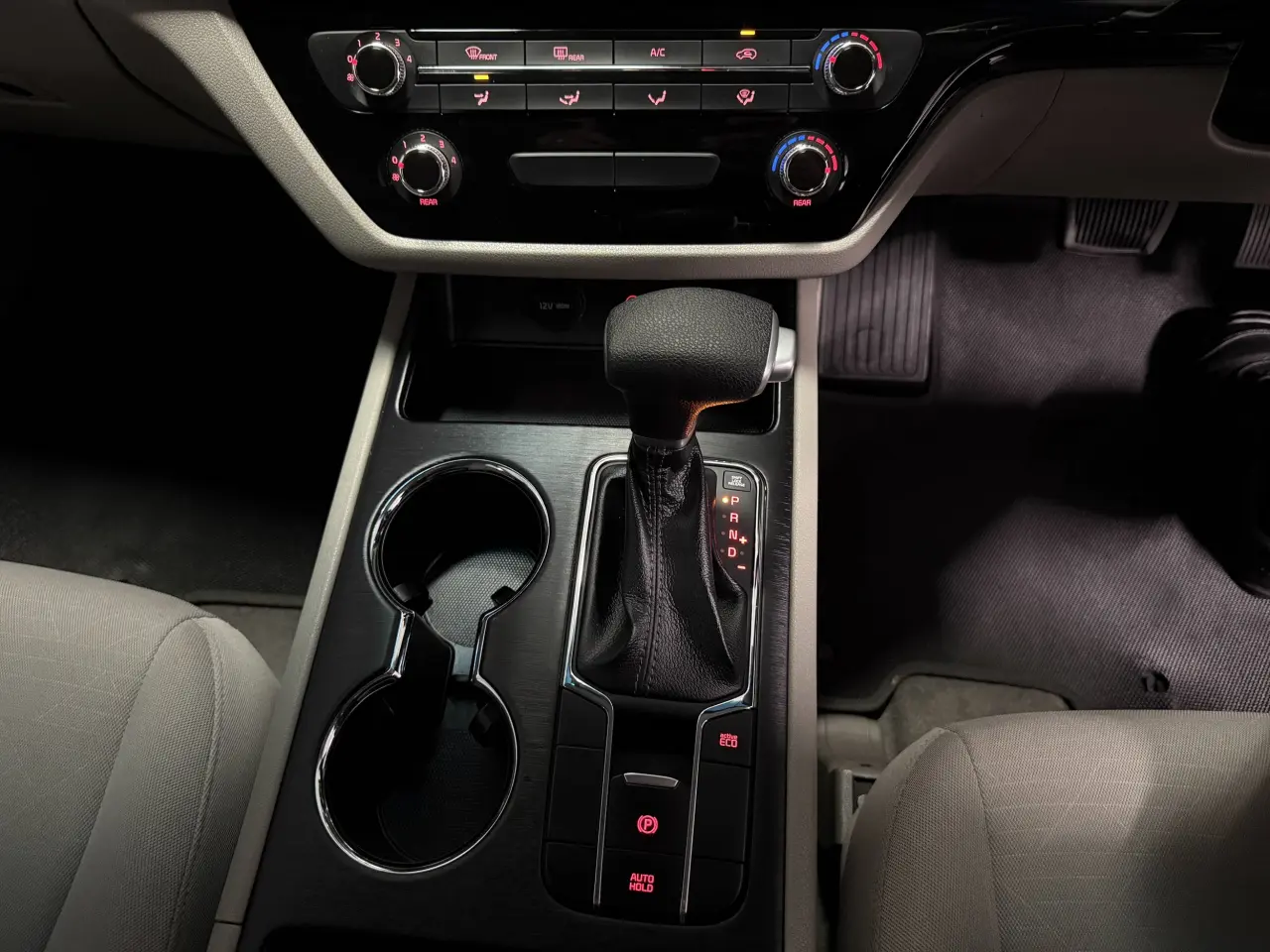2019 KIA CARNIVAL Gallery Image 19