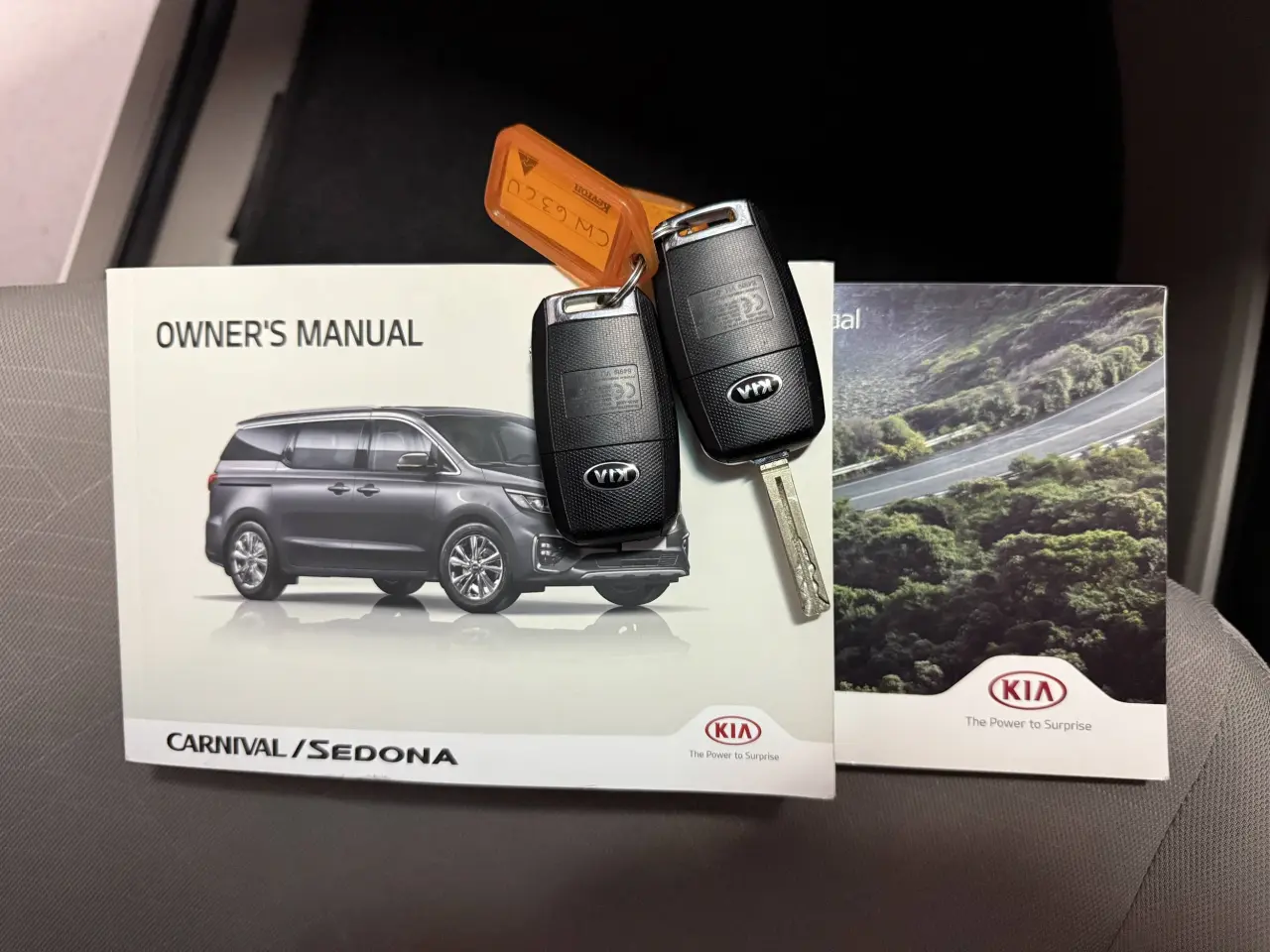 2019 KIA CARNIVAL Gallery Image 20