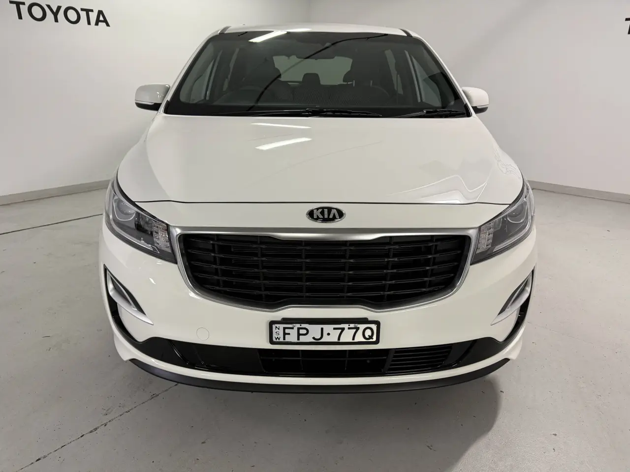 2019 KIA CARNIVAL Gallery Image 3