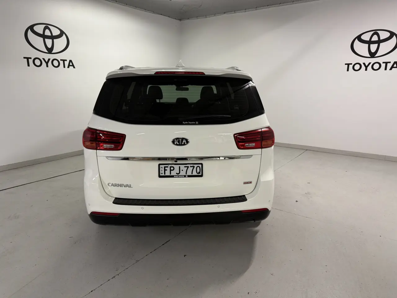 2019 KIA CARNIVAL Gallery Image 6