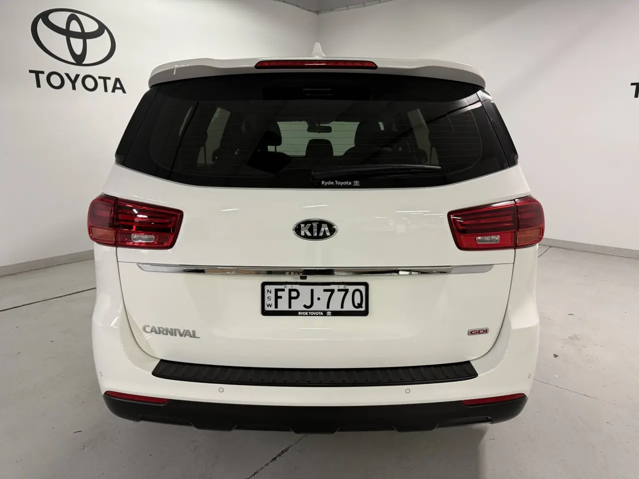 2019 KIA CARNIVAL Gallery Image 7