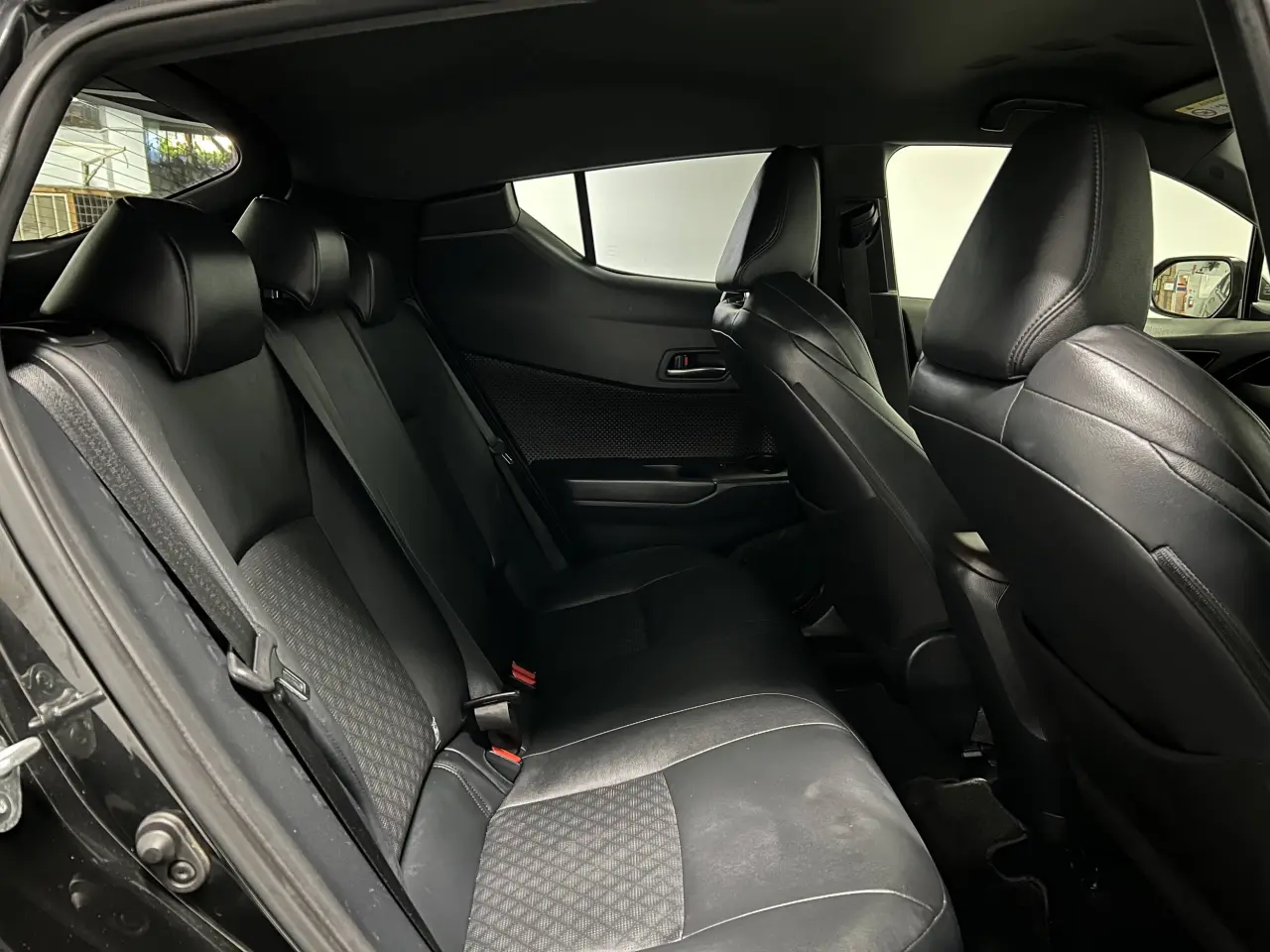 2017 TOYOTA C-HR Gallery Image 12