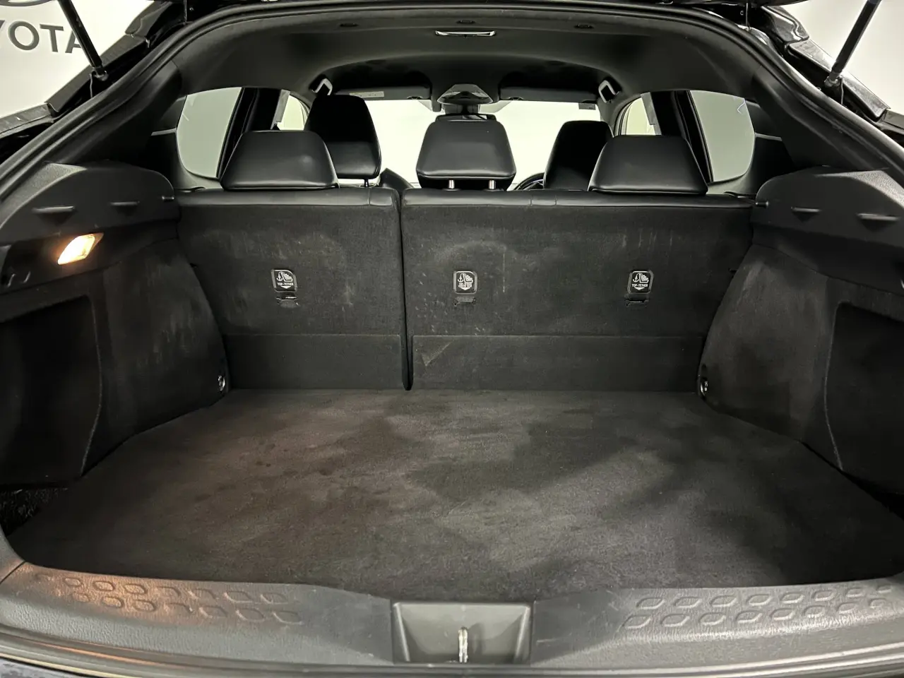 2017 TOYOTA C-HR Gallery Image 13