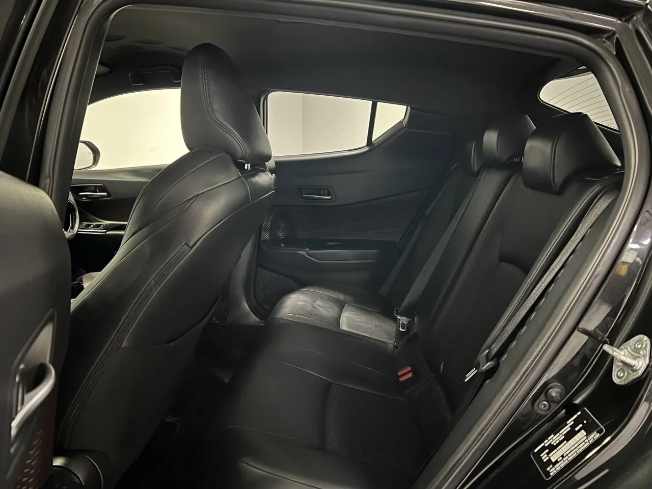 2017 TOYOTA C-HR Gallery Image 14