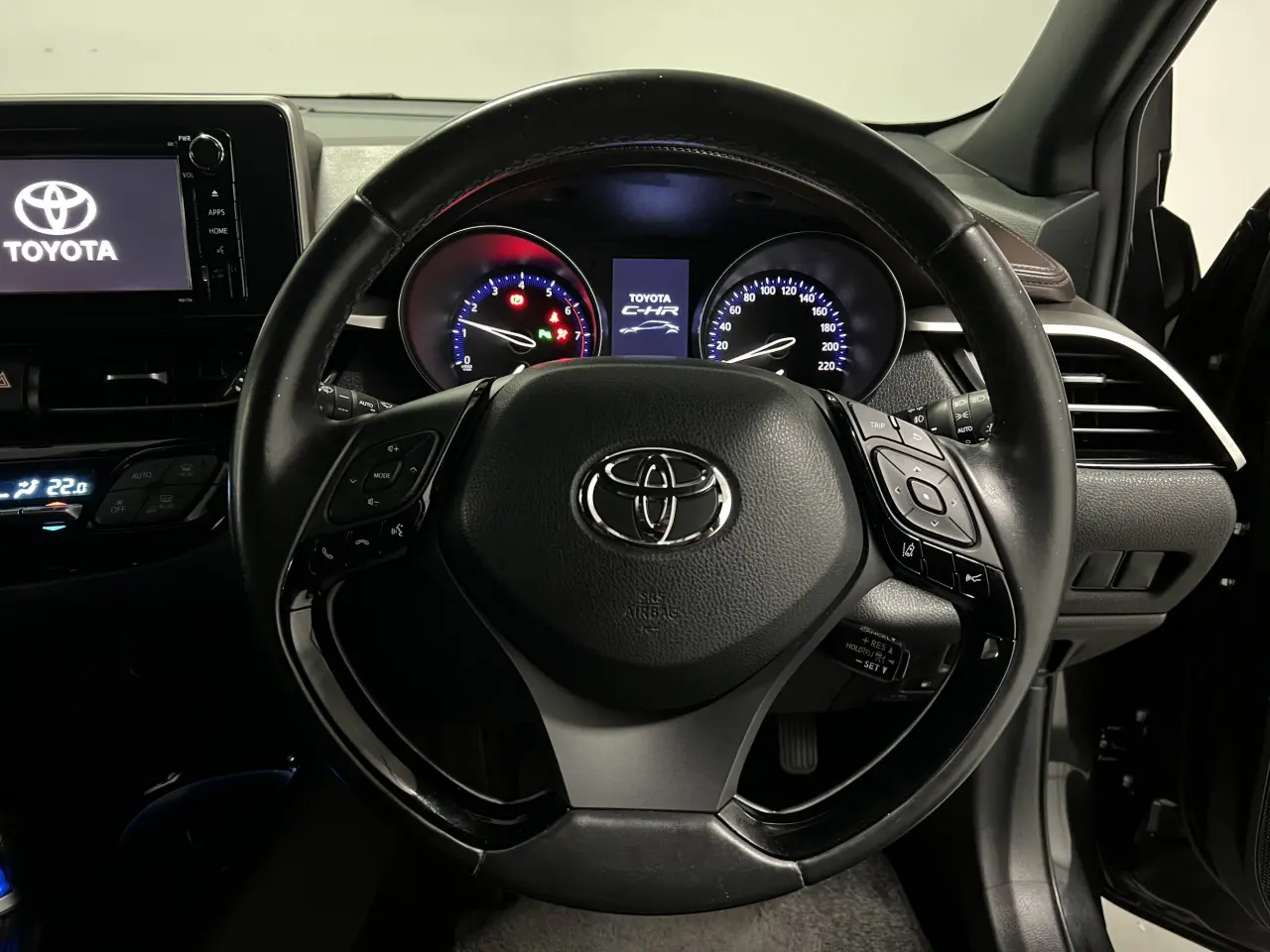 2017 TOYOTA C-HR Gallery Image 17