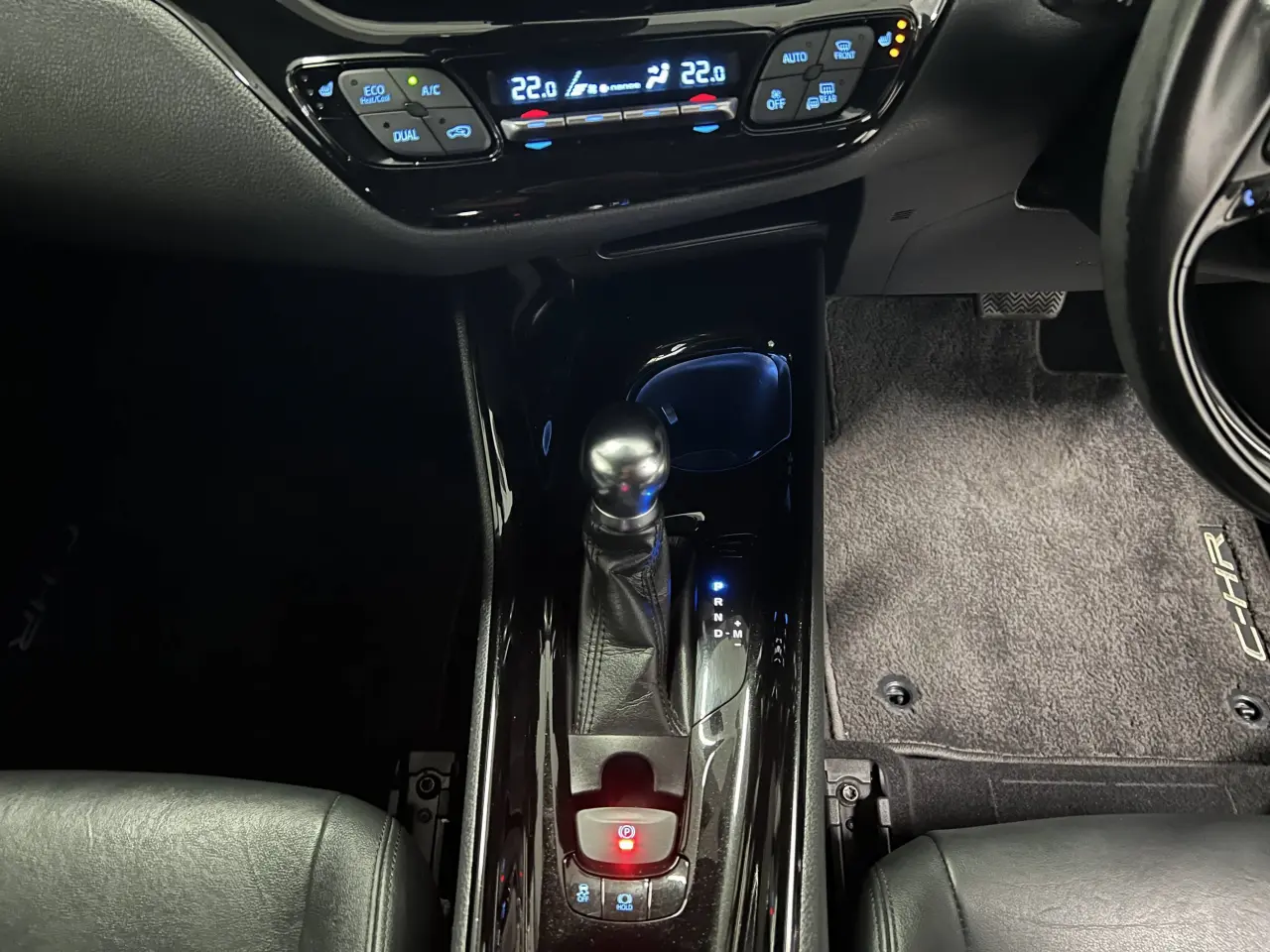 2017 TOYOTA C-HR Gallery Image 20
