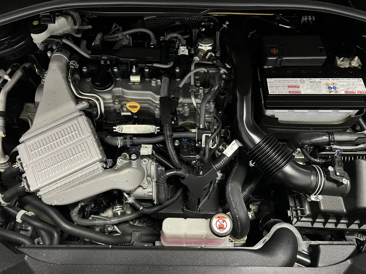 2017 TOYOTA C-HR Gallery Image 21
