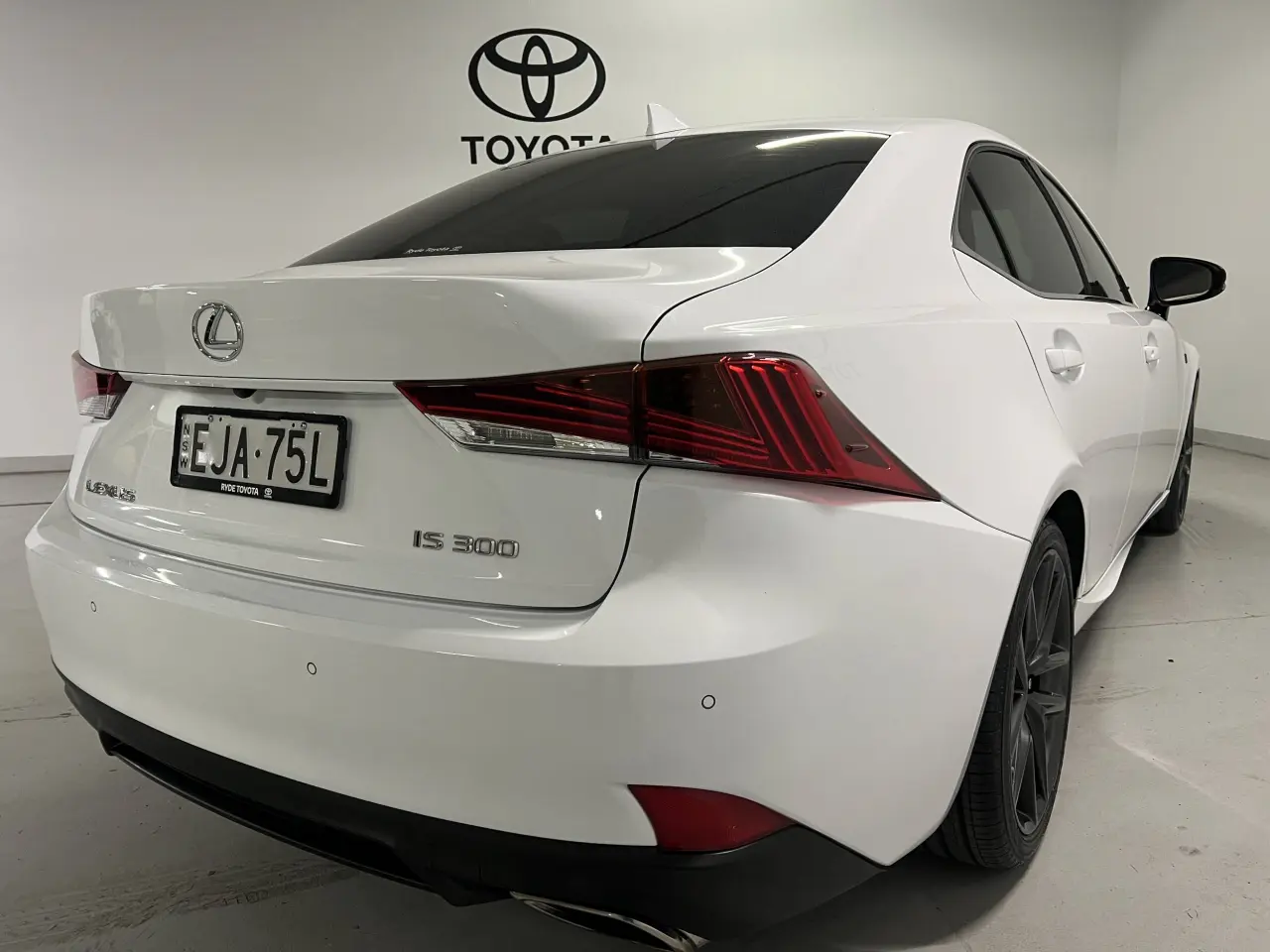 2020 LEXUS IS300 Gallery Image 10