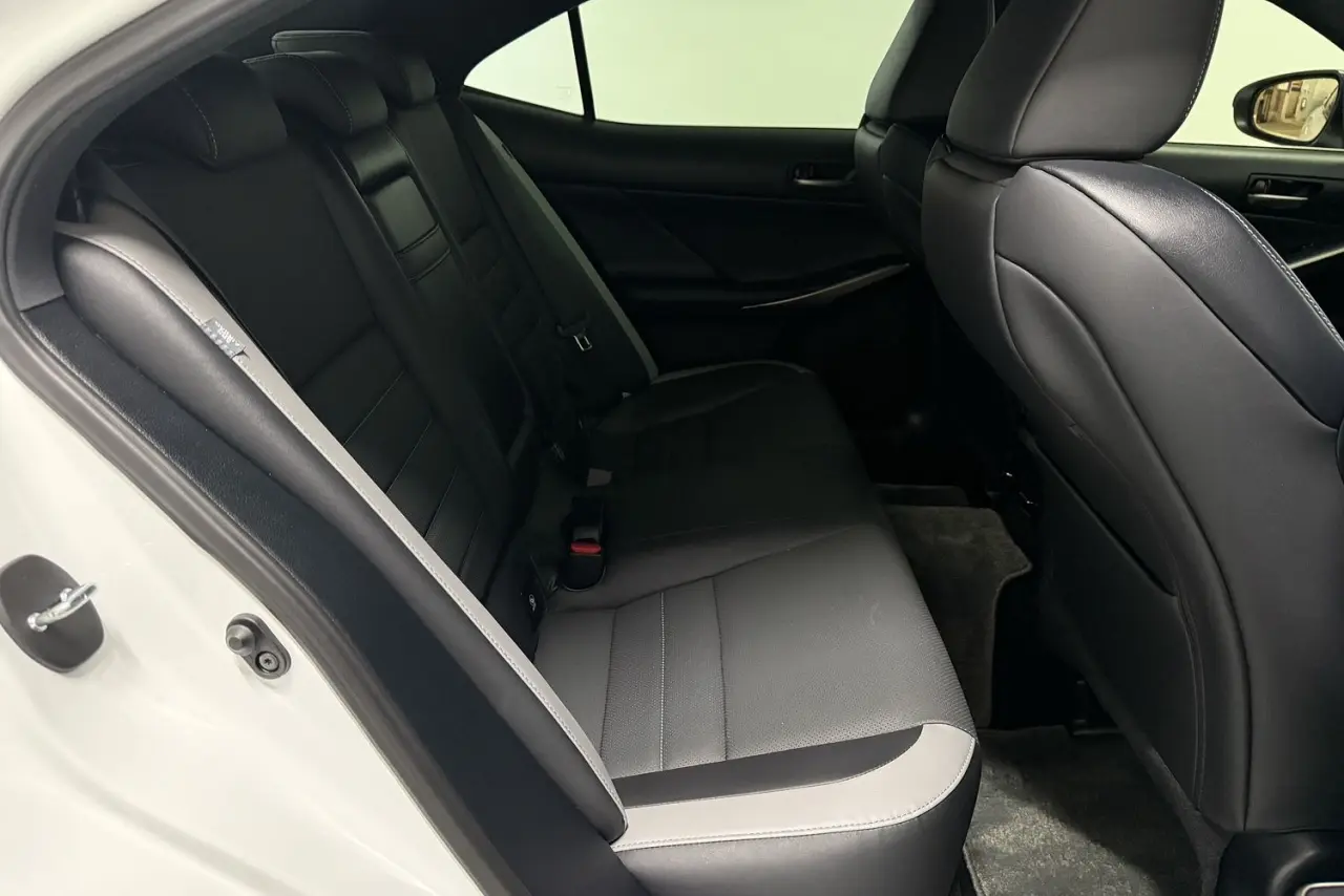 2020 Lexus IS Gallery Image 10
