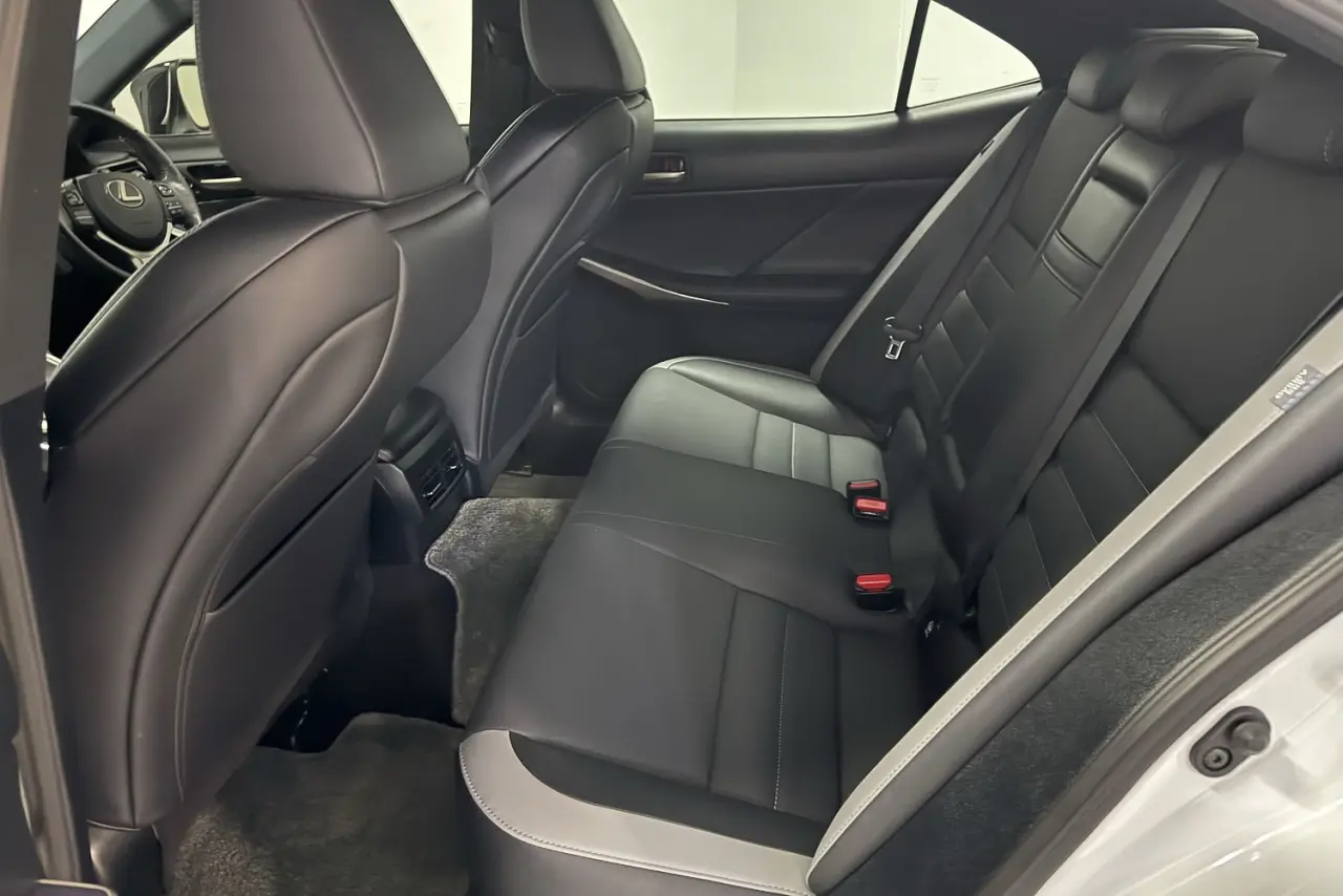 2020 Lexus IS Gallery Image 12
