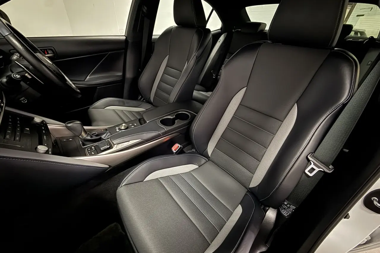 2020 Lexus IS Gallery Image 14