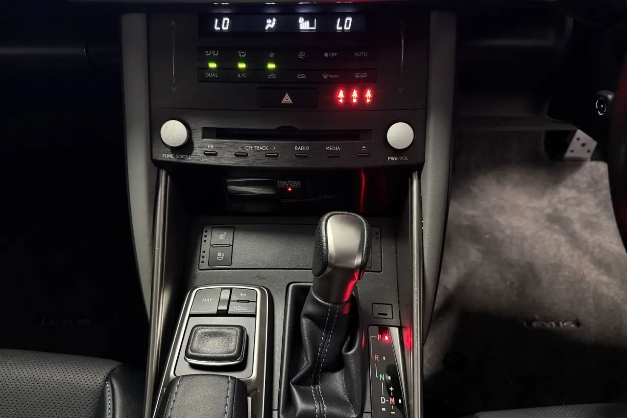 2020 Lexus IS Gallery Image 18