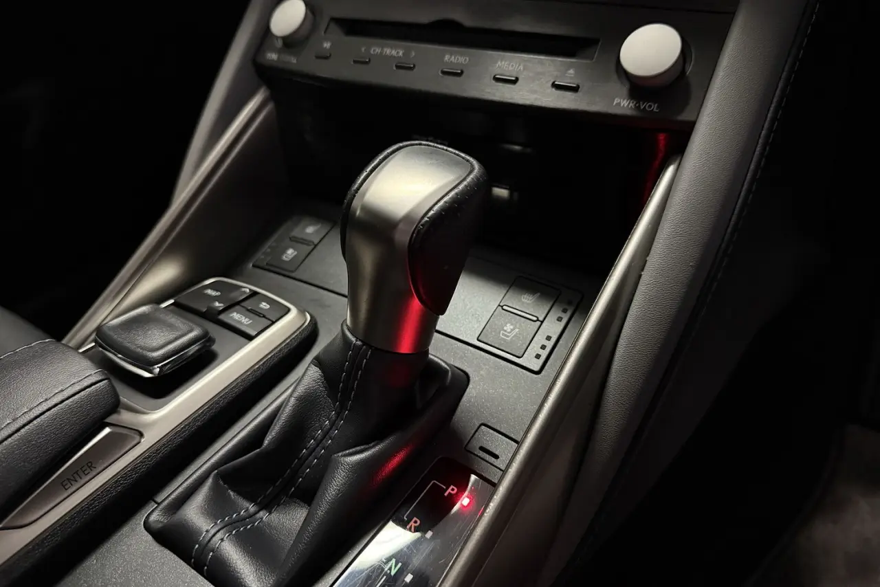 2020 Lexus IS Gallery Image 19