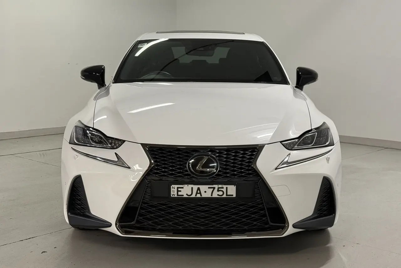 2020 Lexus IS Gallery Image 2