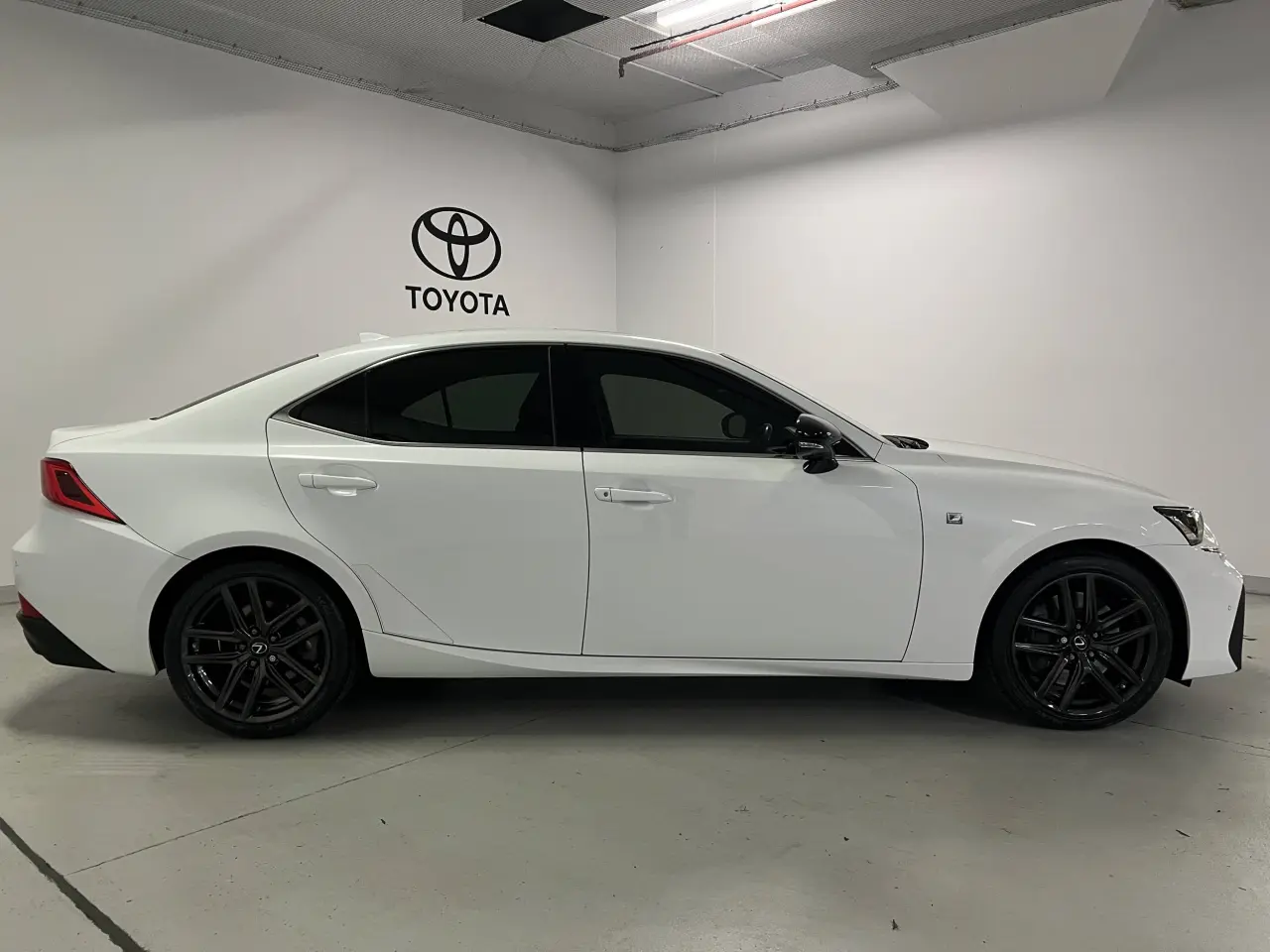 2020 LEXUS IS300 Gallery Image 4