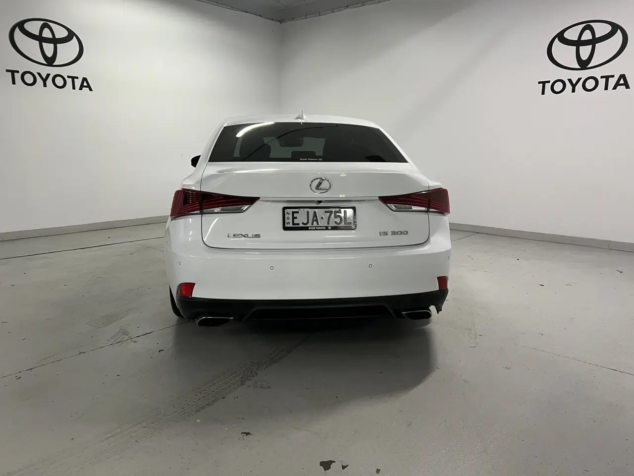 2020 LEXUS IS300 Gallery Image 6