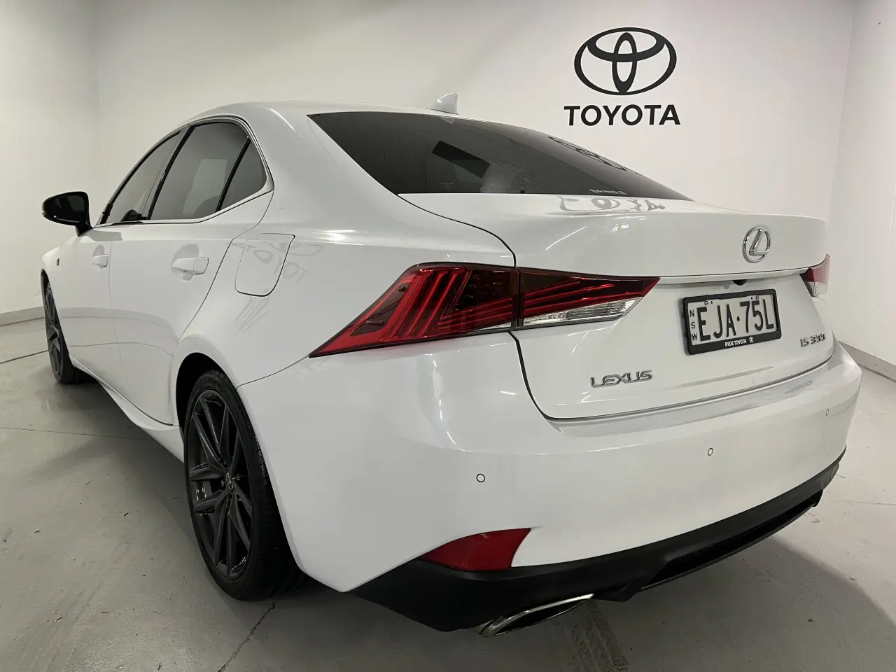 2020 LEXUS IS300 Gallery Image 8